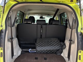 2018 Toyota Sienta II Рестайлинг, жёлтый, 1300000 рублей, вид 4
