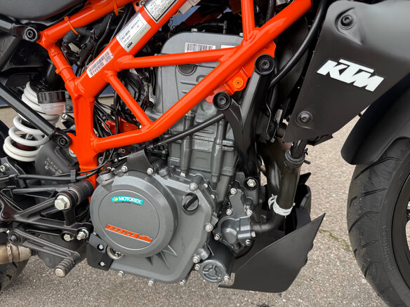 2023 KTM 390 Duke, красный, 550000 рублей - вид 11