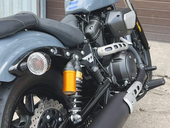 2023 Yamaha XV950 Bolt, серый, 910000 рублей - вид 2