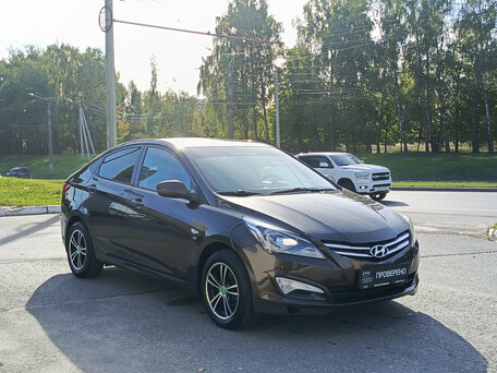 2015 Hyundai Solaris I Рестайлинг, коричневый, 599000 рублей, вид 3