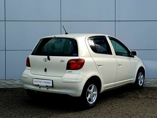 2003 Toyota Vitz I (P10), белый, 570000 рублей, вид 5