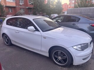 2010 BMW 1 серии 116i I (E81/E82/E87/E88) Рестайлинг, белый, 1200000 рублей, вид 1