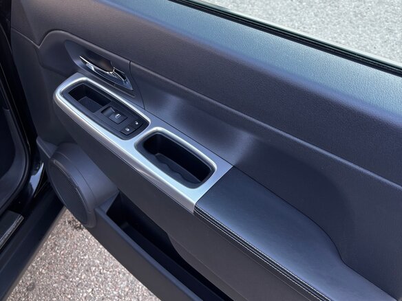 2010 Jeep Cherokee IV (KK), чёрный - вид 10