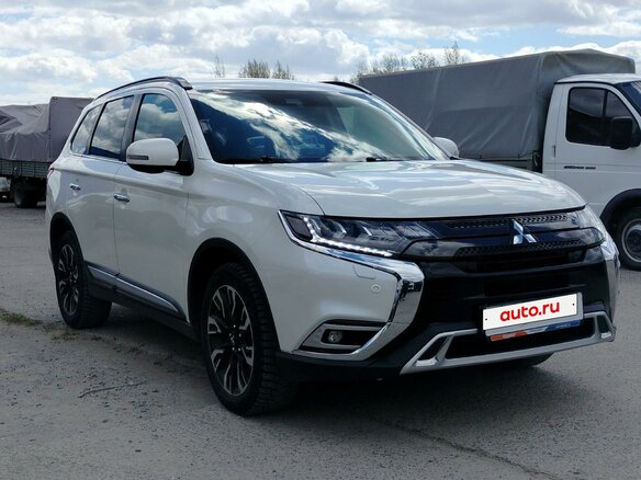 2022 Mitsubishi Outlander III Рестайлинг 3, белый - вид 1