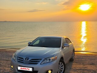 2010 Toyota Camry VI (XV40) Рестайлинг, серебристый, 1800000 рублей, вид 1