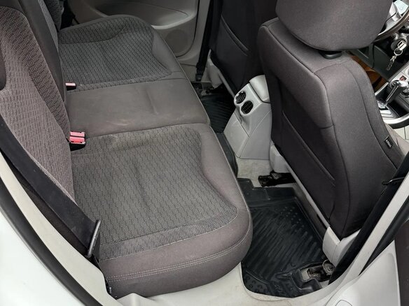 2009 Peugeot 308 I, белый - вид 14