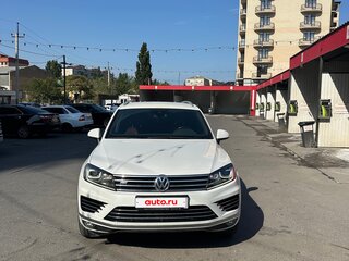 2016 Volkswagen Touareg II Рестайлинг, белый, 3350000 рублей, вид 3