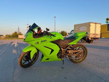 2010 Kawasaki Ninja 250R, зелёный, 270000 рублей, вид 1