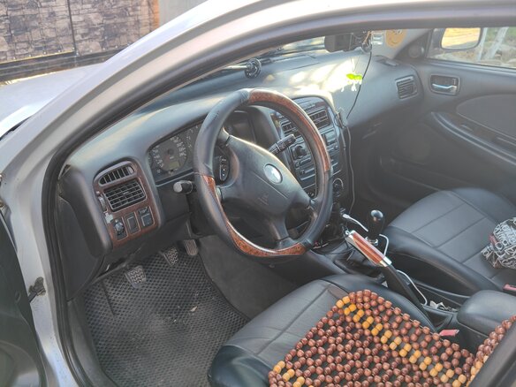 2001 Toyota Avensis I Рестайлинг, серебристый, 360000 рублей - вид 6