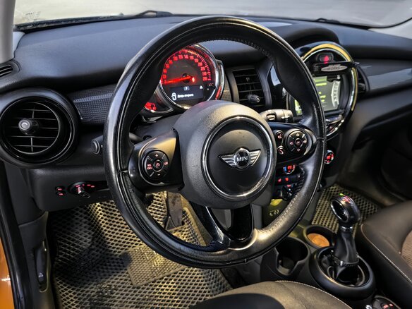 2017 Mini Hatch Cooper III (F55/F56), оранжевый, 1490000 рублей - вид 16