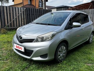 2013 Toyota Vitz III (XP130), серый, 1020000 рублей, вид 1