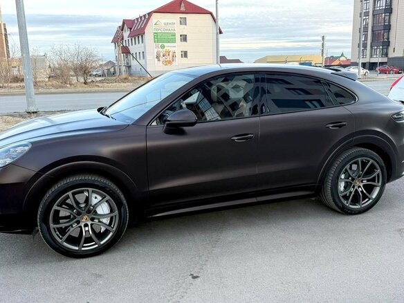 2020 Porsche Cayenne Coupé III, коричневый - вид 2