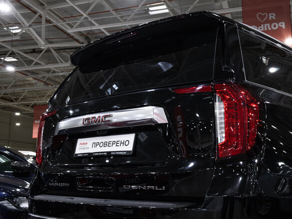 2022 GMC Yukon V, чёрный, 7050103 рублей - вид 7