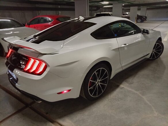 2022 Ford Mustang VI Рестайлинг, белый, 3795000 рублей - вид 12