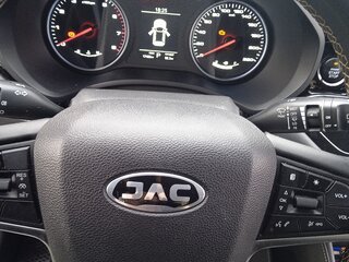 2022 JAC JS4, белый, 1700000 рублей, вид 5
