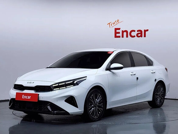 2022 Kia K3 II Рестайлинг, белый, 2000000 рублей