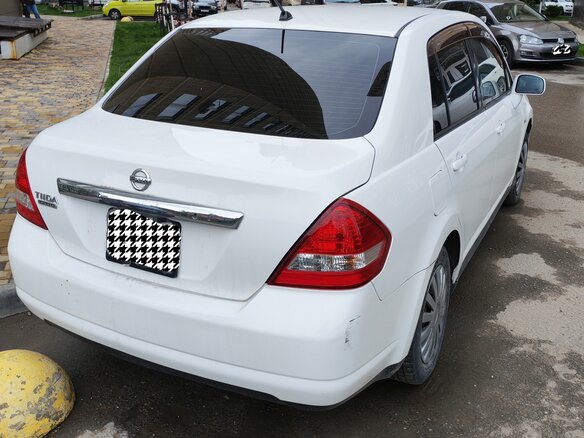 2005 Nissan Tiida Latio I, белый, 420000 рублей - вид 4