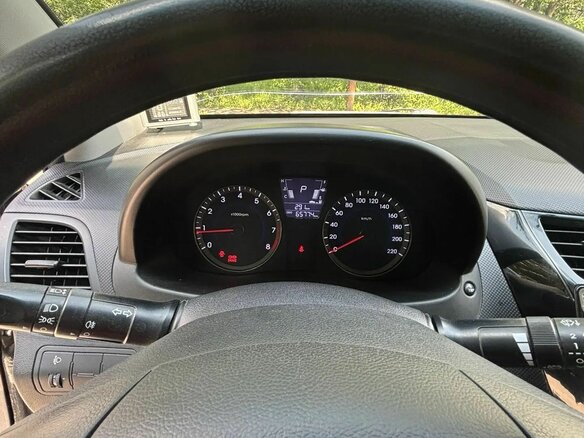 2014 Hyundai Solaris I, чёрный, 1060000 рублей - вид 5