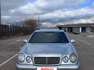 1996 Mercedes-Benz E-Класс 230 II (W210, S210), серебристый, 1550000 рублей, вид 3