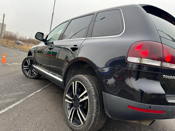 2008 Volkswagen Touareg I Рестайлинг, чёрный, 1030000 рублей - вид 6