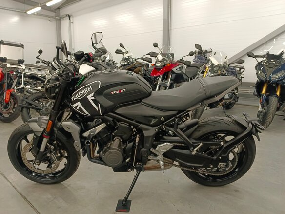 2023 Triumph Trident 660, чёрный, 860000 рублей - вид 3