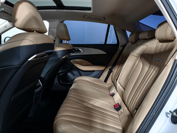 2023 Hongqi H5 II, белый - вид 12