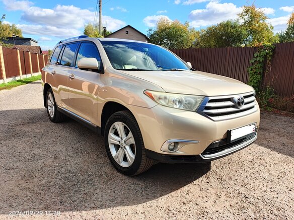 2011 Toyota Highlander II (XU40) Рестайлинг, золотистый, 1800000 рублей - вид 2