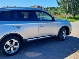 2018 Mitsubishi Outlander III Рестайлинг 2, серебристый, 2150000 рублей, вид 3