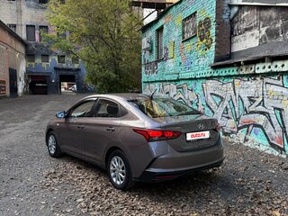 2021 Hyundai Solaris II Рестайлинг, коричневый, 1350000 рублей, вид 2