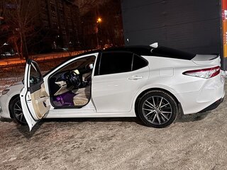 2021 Toyota Camry VIII (XV70) Рестайлинг, белый, 2900000 рублей, вид 2