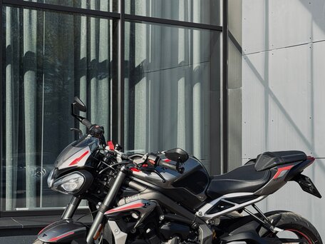 2021 Triumph Street Triple, серебристый, 830000 рублей, вид 5
