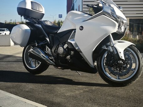 2011 Honda VFR 1200, белый, 950000 рублей, вид 4