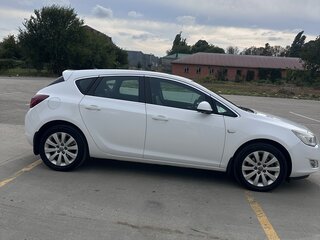 2011 Opel Astra J, белый, 940000 рублей, вид 4