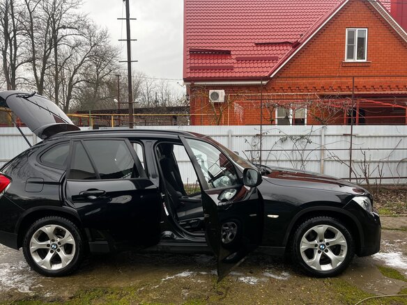 2012 BMW X1 18i I (E84), чёрный, 1020000 рублей - вид 1