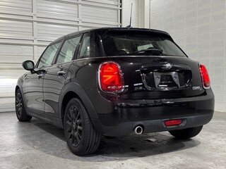 2021 Mini Hatch Cooper III (F55/F56) Рестайлинг, чёрный, 1178911 рублей, вид 5
