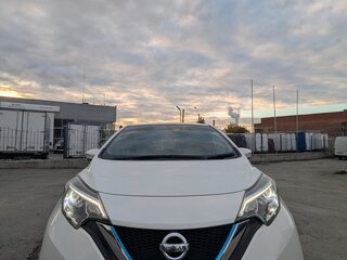 2018 Nissan Note e-Power II Рестайлинг, белый, 1440000 рублей, вид 3