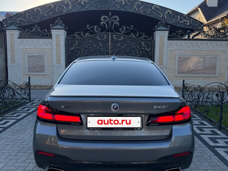 2022 BMW 5 серии 540i xDrive VII (G30/G31/G38) Рестайлинг, серый, 6590000 рублей, вид 2