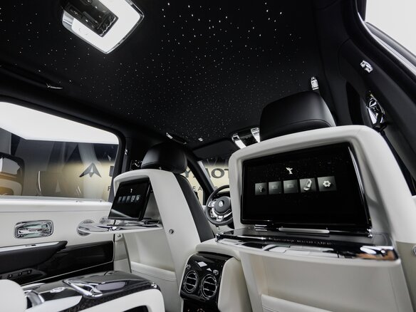 2026 Rolls-Royce Cullinan Black Badge I Рестайлинг (Series II), чёрный, 73670000 рублей - вид 36