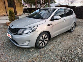 2013 Kia Rio 4-speed III, серебристый, 830000 рублей, вид 1