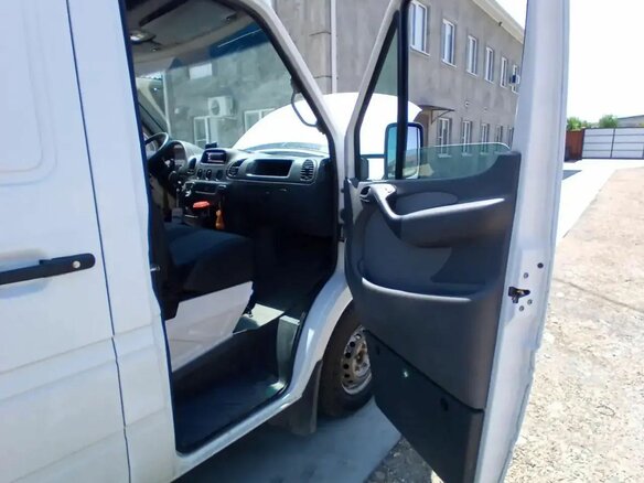 2013 Mercedes-Benz Sprinter Classic, белый, 1200000 рублей - вид 2