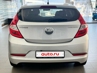 2015 Hyundai Solaris I Рестайлинг, серебристый, 809000 рублей, вид 5