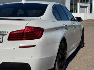 2013 BMW 5 серии 528i xDrive VI (F10/F11/F07) Рестайлинг, белый, 2150000 рублей, вид 4