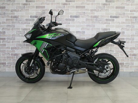 2024 Kawasaki Versys 650, зелёный, 907000 рублей, вид 3