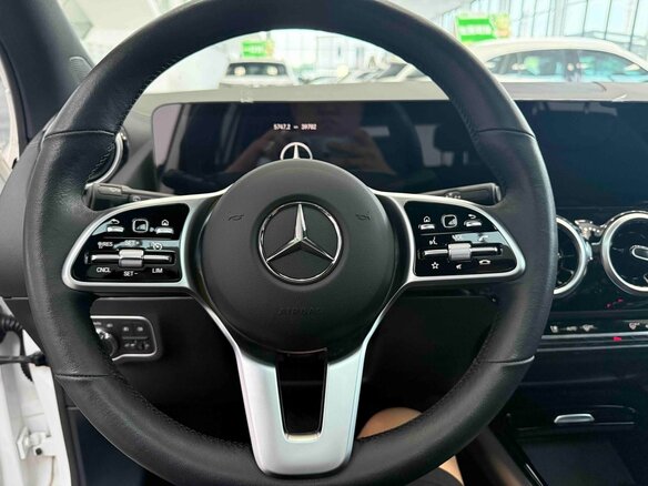 2022 Mercedes-Benz GLA 180 II (H247), белый - вид 12