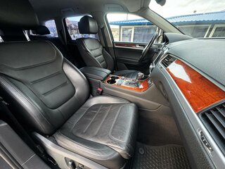 2010 Volkswagen Touareg II, чёрный, 1500000 рублей, вид 4