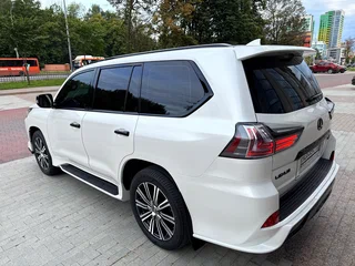 2021 Lexus LX 570 III Рестайлинг 2, белый, 7500000 рублей, вид 5