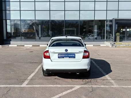 2018 Skoda Rapid I Рестайлинг, белый, 854000 рублей, вид 4