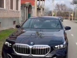 2024 BMW 5 серии Long 530Li xDrive VIII (G60/G61/G68), чёрный, 8200000 рублей, вид 1