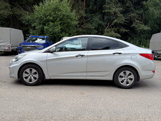 2013 Hyundai Solaris I, серебристый, 950000 рублей, вид 5