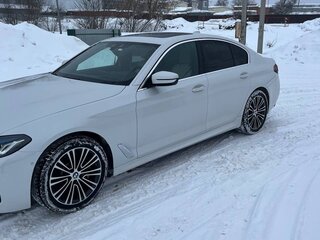 2019 BMW 5 серии 530i xDrive VII (G30/G31/G38), белый, 4200000 рублей, вид 4